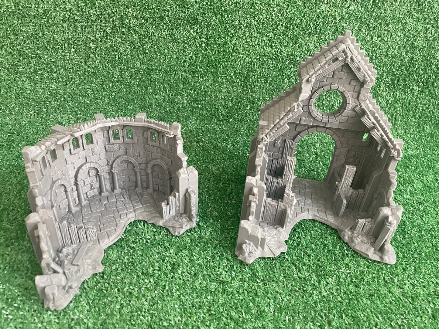 Establos de Arkenfel en Ruinas – Escenografía estilo Gondor para Wargames (28–32 mm)